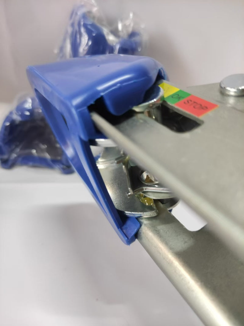 Trailer coupler head protective cover red and blue